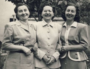 Supena Sisters Jolanka Felix Katulik, Marie Pracser, Helena Hrncirik, ca.1948